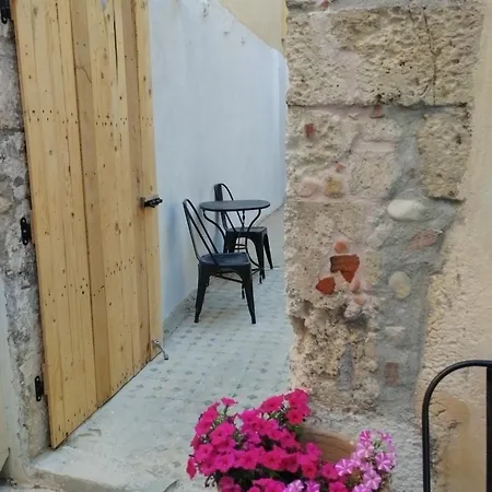 Lili House * خانيا